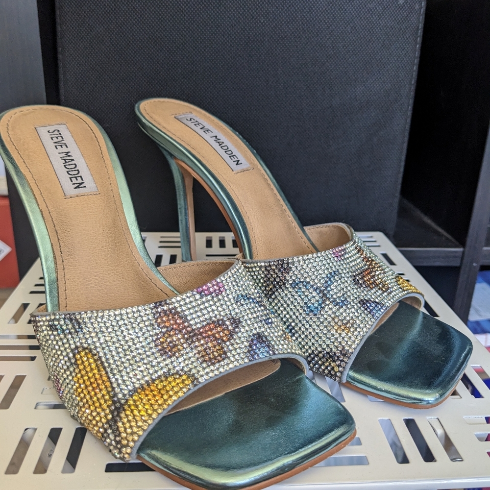 Steve Madden signal butterfly
